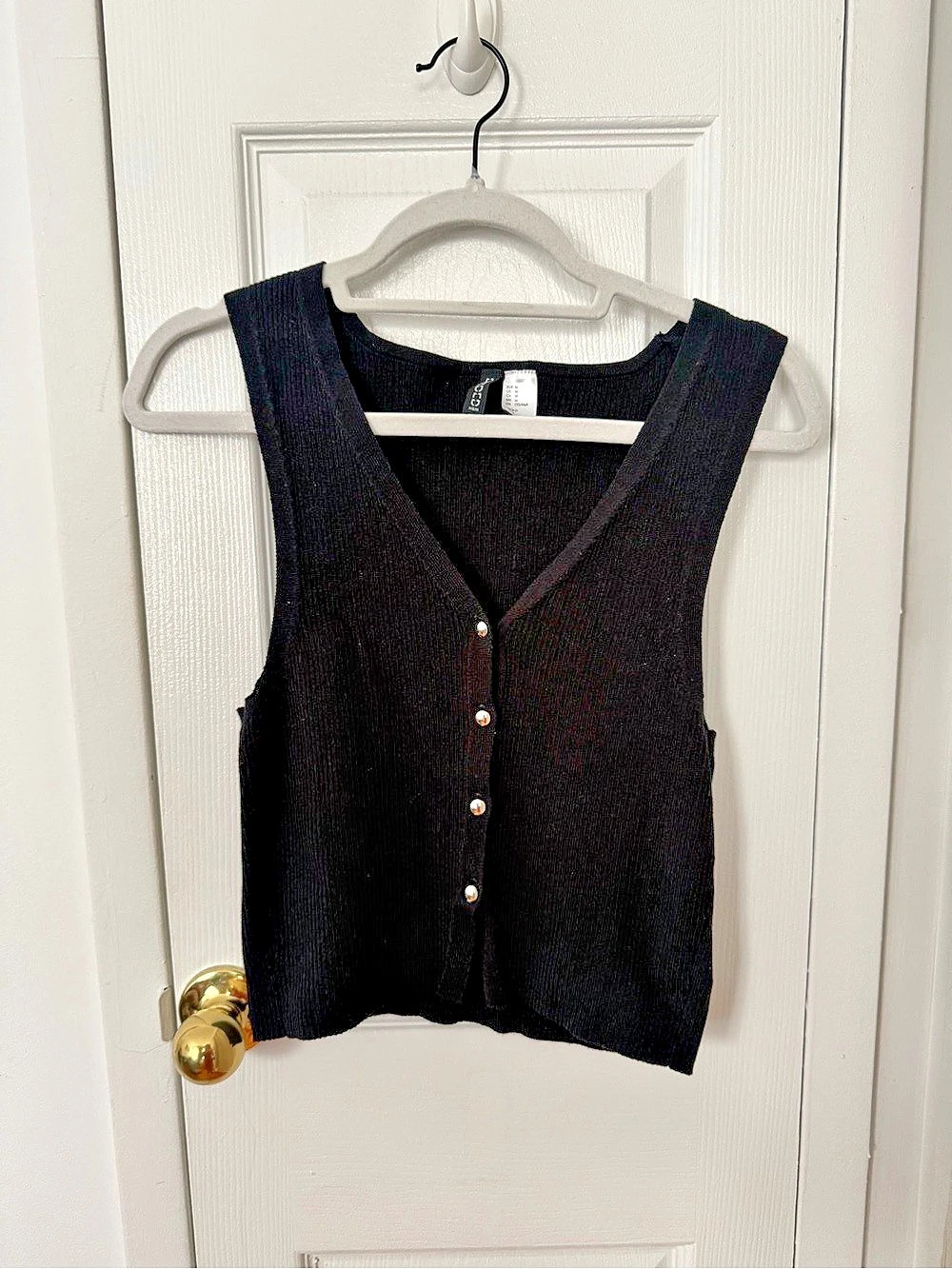 H&Medium Ribbed V-Neck Button Front Black Medium Like New